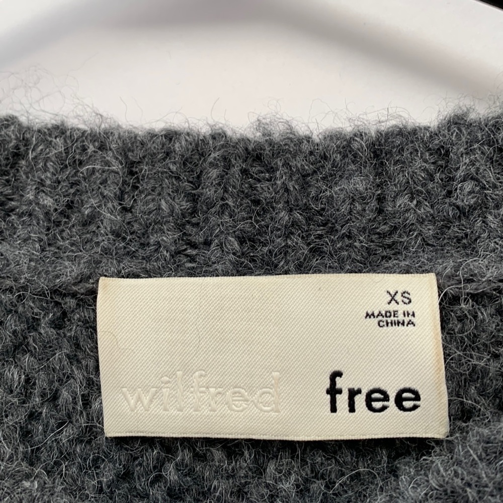 ❗️SOLD❗️Wilfred Free Lolan Sweater - Picture 5 of 8